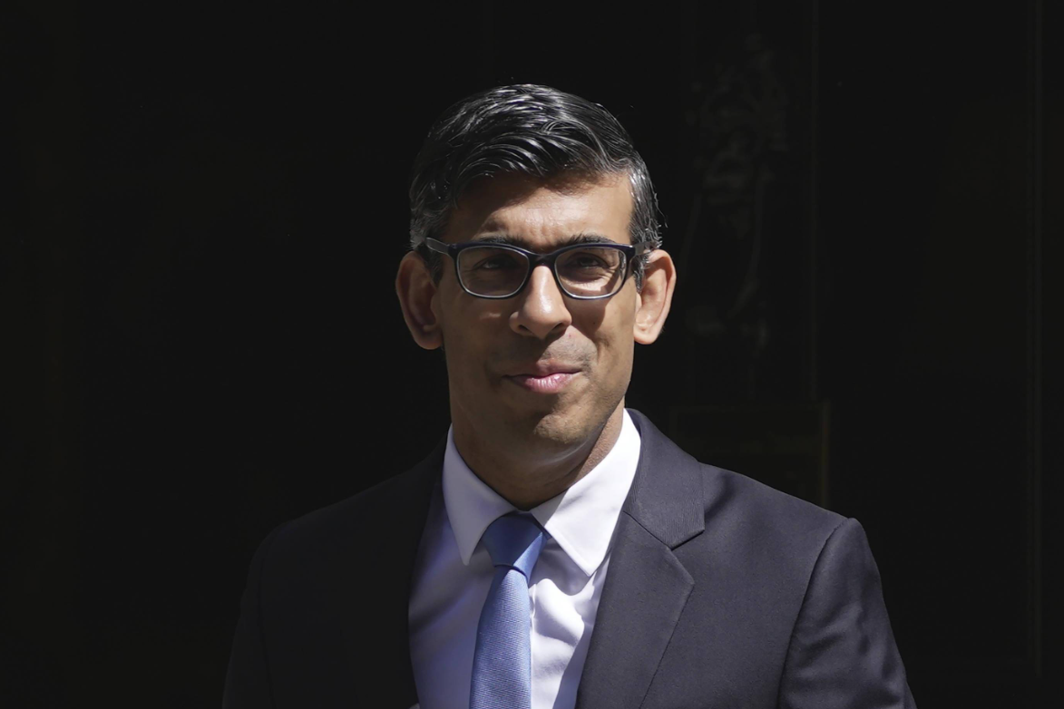 关于赛地聚焦：英超窗口期热度飙升；克里夫兰骑士造点机会；更衣室稳定；更衣室氛围转暖的信息