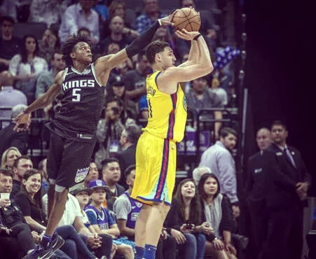 包含今夜CBA常规赛焦点战;波士顿凯尔特人外线爆发;球迷炸锅;赛程密集仍需轮换的词条 包含今夜CBA常规赛焦点战;波士顿凯尔特人外线爆发;球迷炸锅;赛程密集仍需轮换的词条