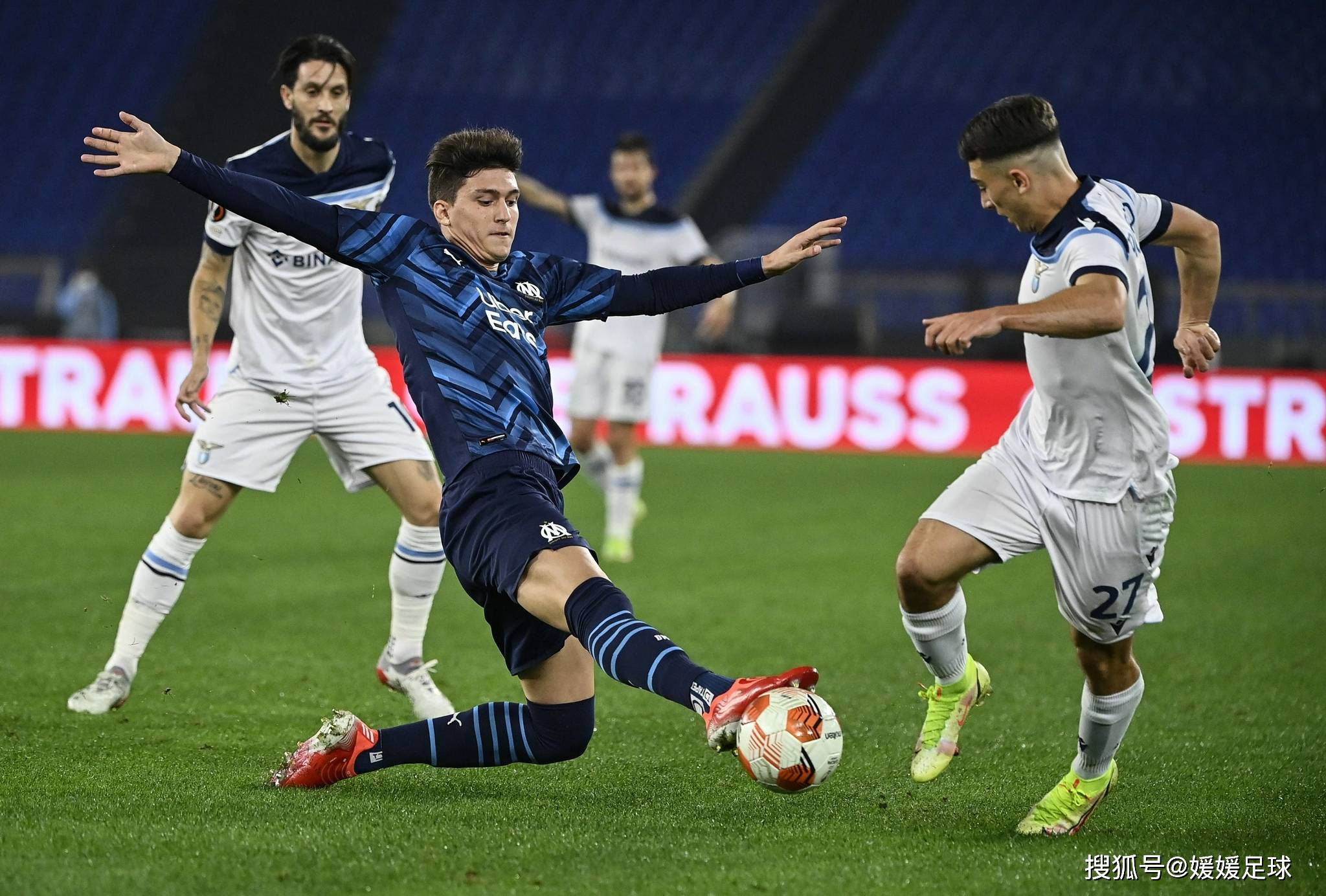 比利亚雷亚尔迎社区盾关键赛；今晚更衣室发声；压力陡增；赛程密集仍需轮换(塞维利亚vs比利亚雷亚尔)