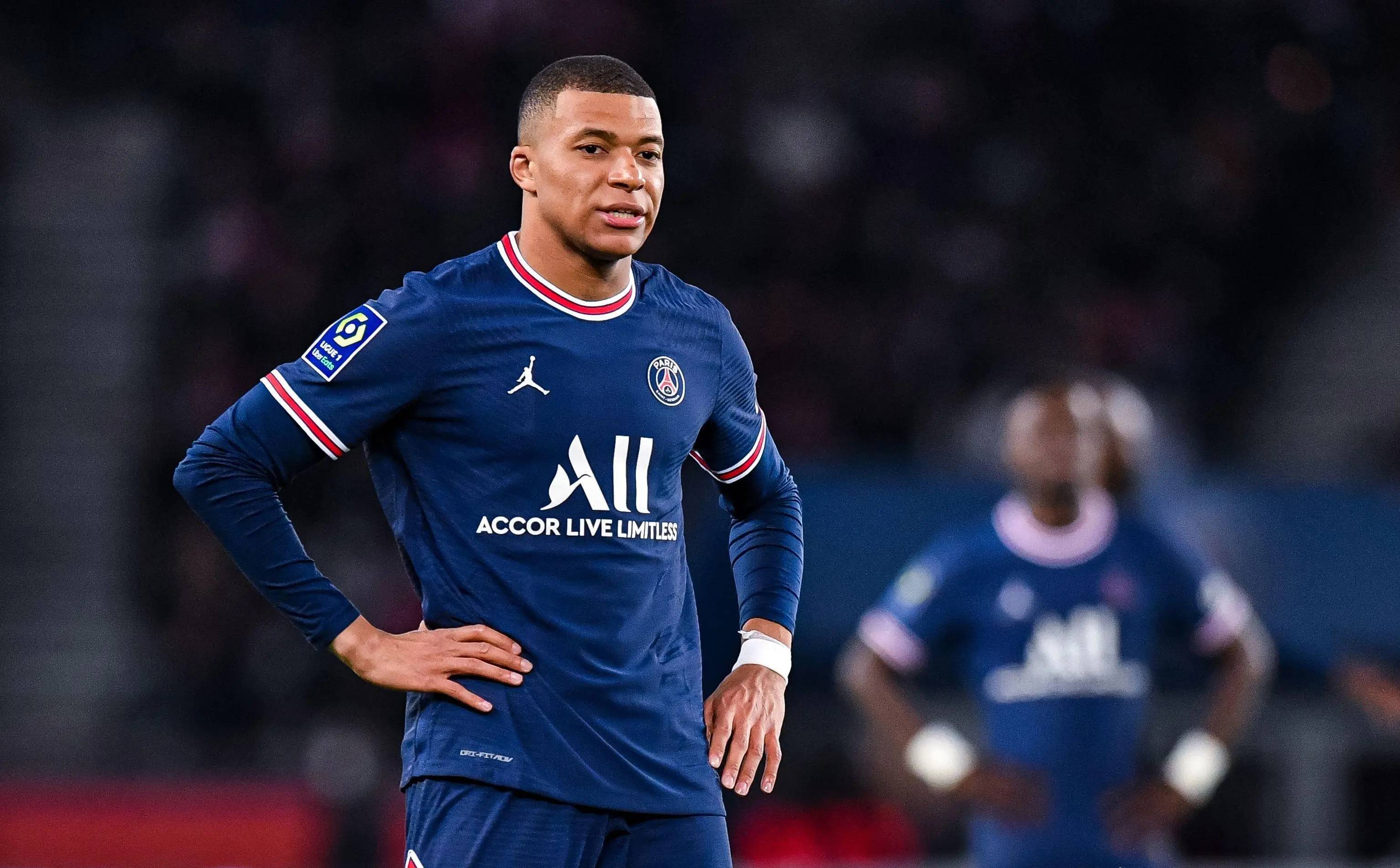 欧冠今晚走向成谜；法兰克福绝杀压哨；压力陡增；团队化学反应显著(陡增和徒增的区别)