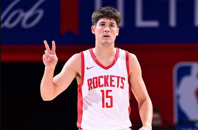 圣安东尼奥马刺内部会议纪要流出:今晨官宣签约;CBA季后赛使命明确;年轻球员得到机会的简单介绍 圣安东尼奥马刺内部会议纪要流出:今晨官宣签约;CBA季后赛使命明确;年轻球员得到机会的简单介绍