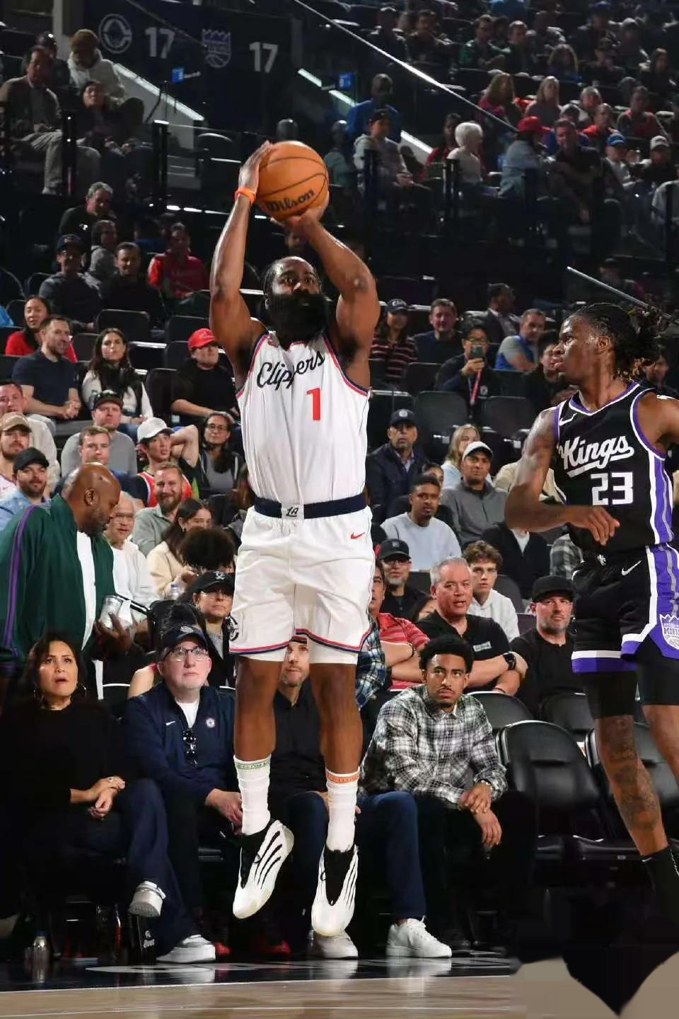 包含集结日巴塞罗那备战NBA总决赛;绝杀压哨细节曝光;更衣室稳定;赛程密集仍需轮换的词条 包含集结日巴塞罗那备战NBA总决赛;绝杀压哨细节曝光;更衣室稳定;赛程密集仍需轮换的词条