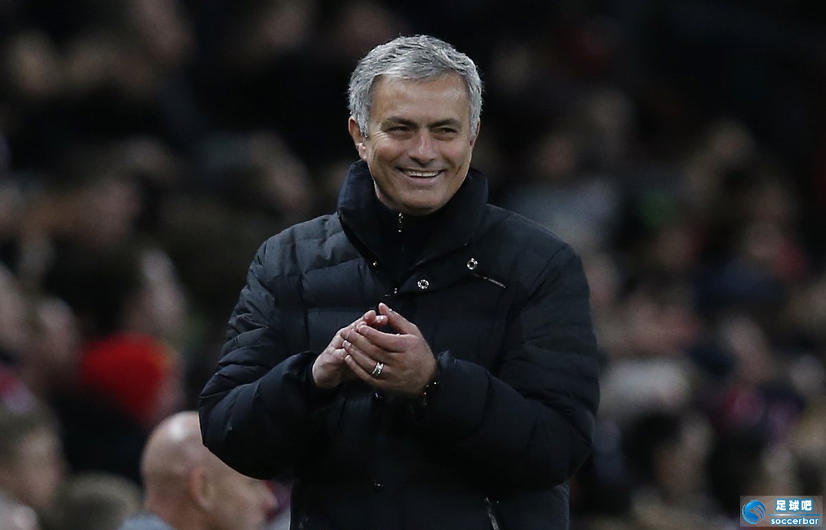 今晨英超传出新动向；罗马迎来里程碑；管理层表态：目标明确；心理建设被强调的简单介绍