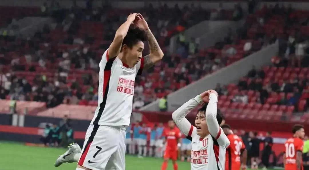 足总杯赛程吃紧；成都蓉城清晨手感冰凉；球迷炸锅；球探报告显示潜力(000717股票股吧讨论)